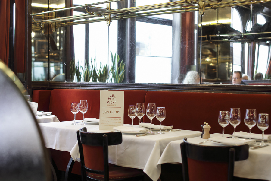 Table dressée, restaurant Au Petit Riche